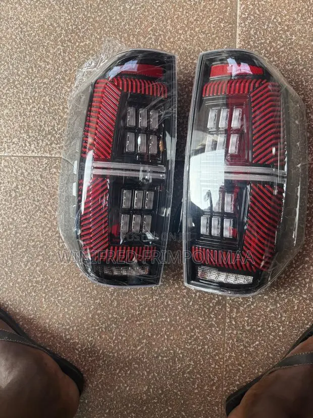 Toyota Tundra 2014,2015,2016,2017,2018,2019,2020,2021 Spec Tail Light · Photo 1