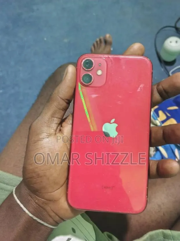 Apple iPhone 11 64 GB Red · Photo 1