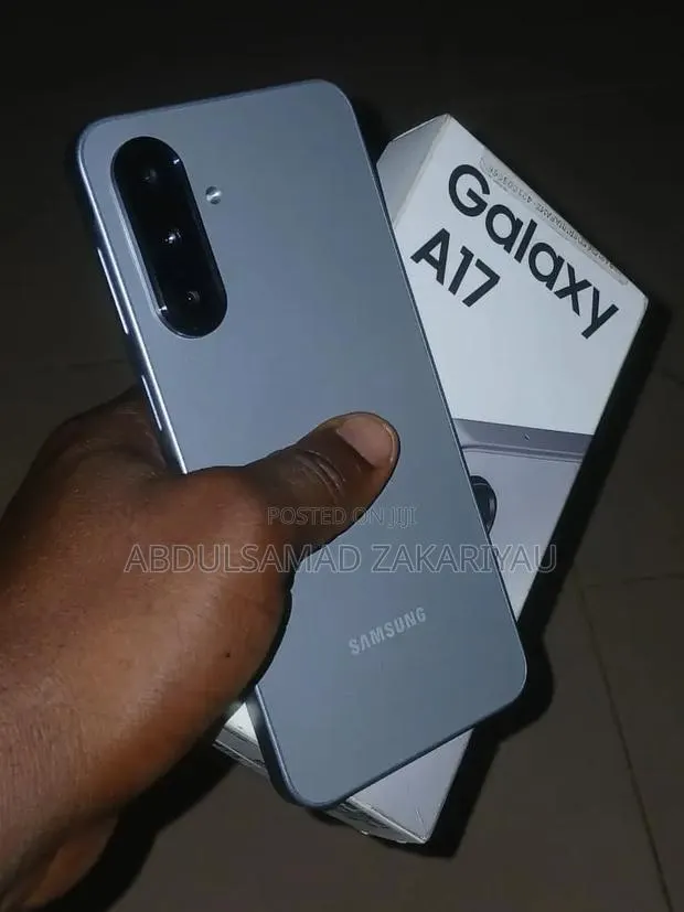 New Samsung Galaxy A17 128 GB Silver · Photo 1