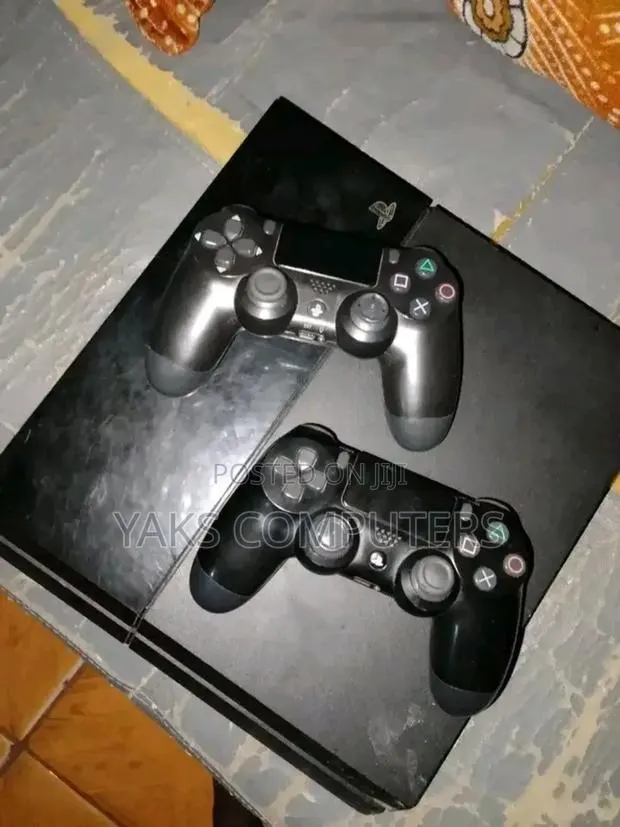 Play Station 4 · Photo 1