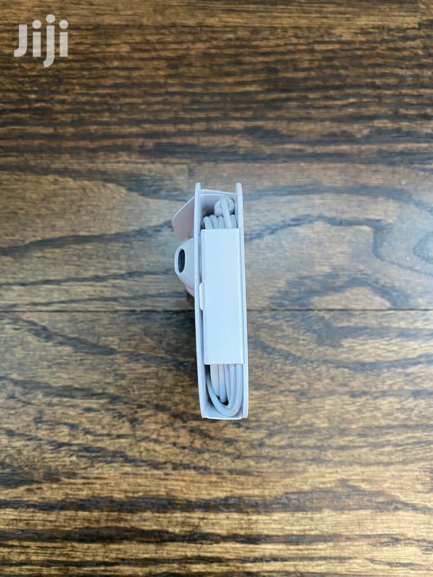 Apple Lightning Earpods Headphones · Photo 4