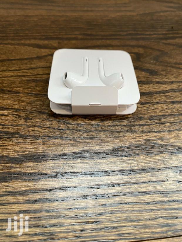 Apple Lightning Earpods Headphones · Photo 3