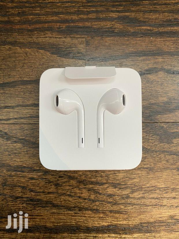 Apple Lightning Earpods Headphones · Photo 2