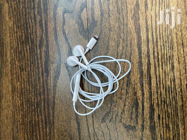 Apple Lightning Earpods Headphones · Photo 1