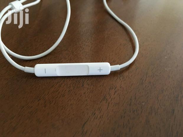 Apple Earbuds(3.5 Jack) · Photo 2
