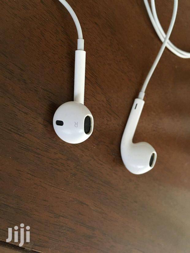 Apple Earbuds(3.5 Jack) · Photo 1