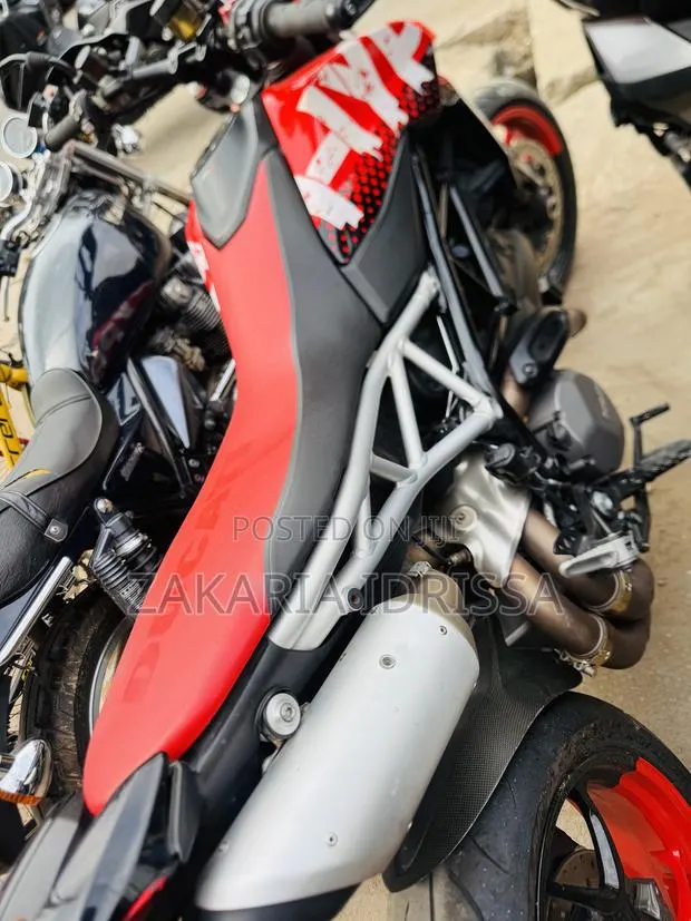 Ducati Hypermotard 950 RVE 2024 Red · Photo 1