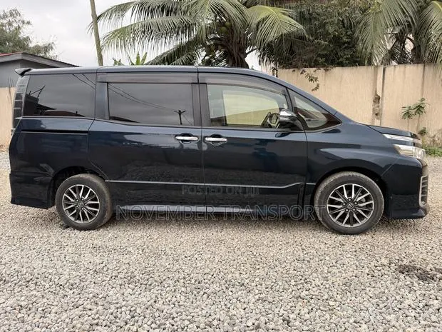 Toyota Voxy ZS Kirameki 2WD 8-Seater 2015