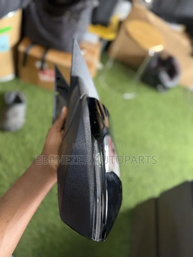 Hyundai Elantra Driving Mirror With Lights and Sensor 2021 2022 2023 · Photo 1