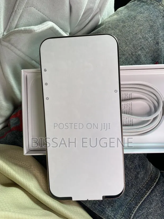 Apple iPhone 16 Pro Max 256 GB Gold · Photo 1