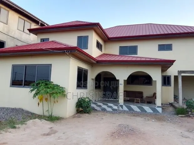 6bdrm Mansion in Ayensu Estate, Valley View Area for rent · Photo 1