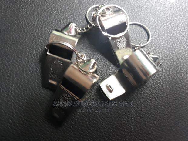 Original Whistle At Cool Price · Photo 1