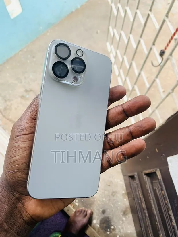 Apple iPhone 15 Pro Max 256 GB Silver · Photo 1