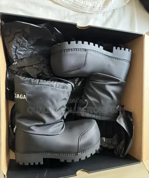 Balenciaga Alaska Boots · Photo 1