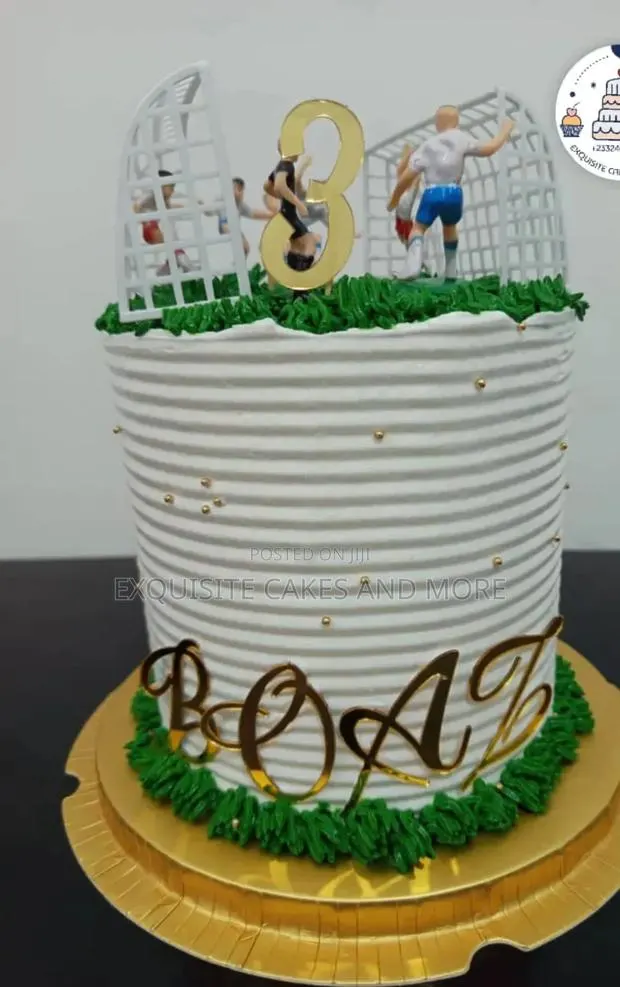 Football Pitch Character/Kids Cake · Photo 1