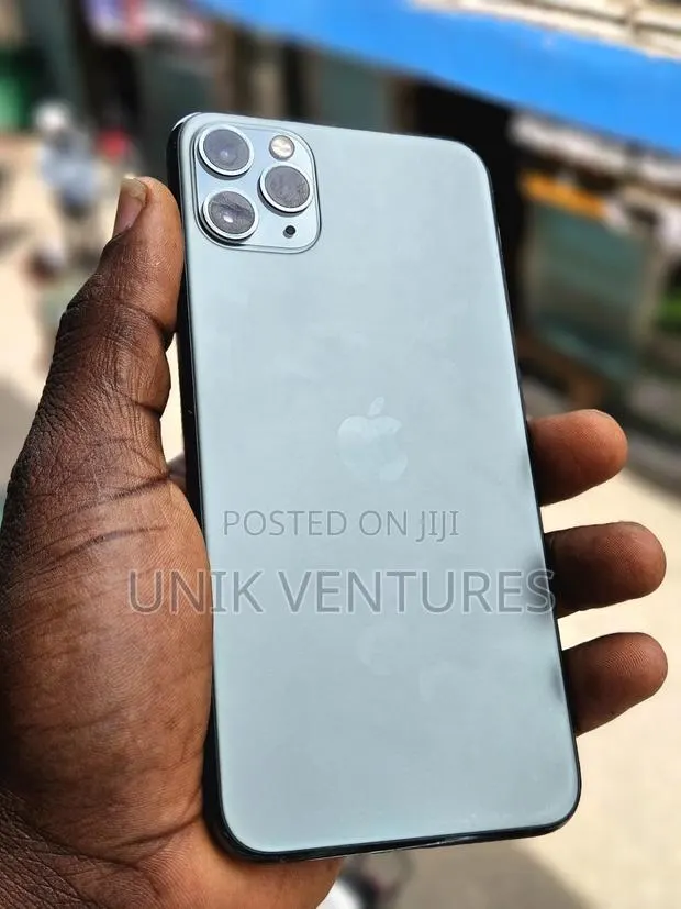 Apple iPhone 11 Pro Max 64 GB · Photo 1