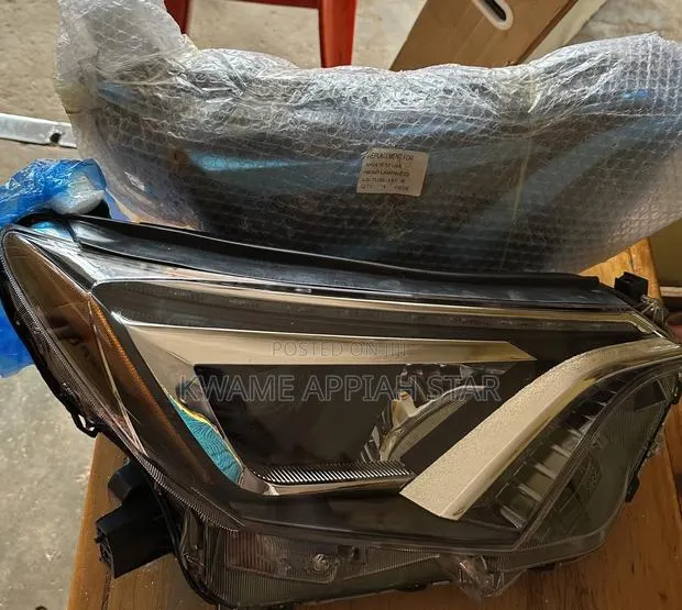 RAV4 “2016,2017,2018” Headlight LED Pair · Photo 1