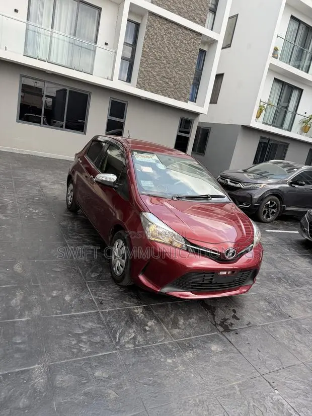 Toyota Vitz 1.3 FWD 5dr 2015 Burgundy · Photo 1