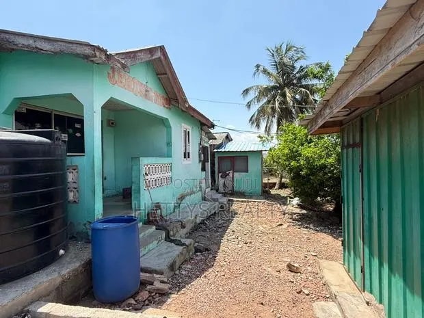 5bdrm House in Gbawe for sale · Photo 1