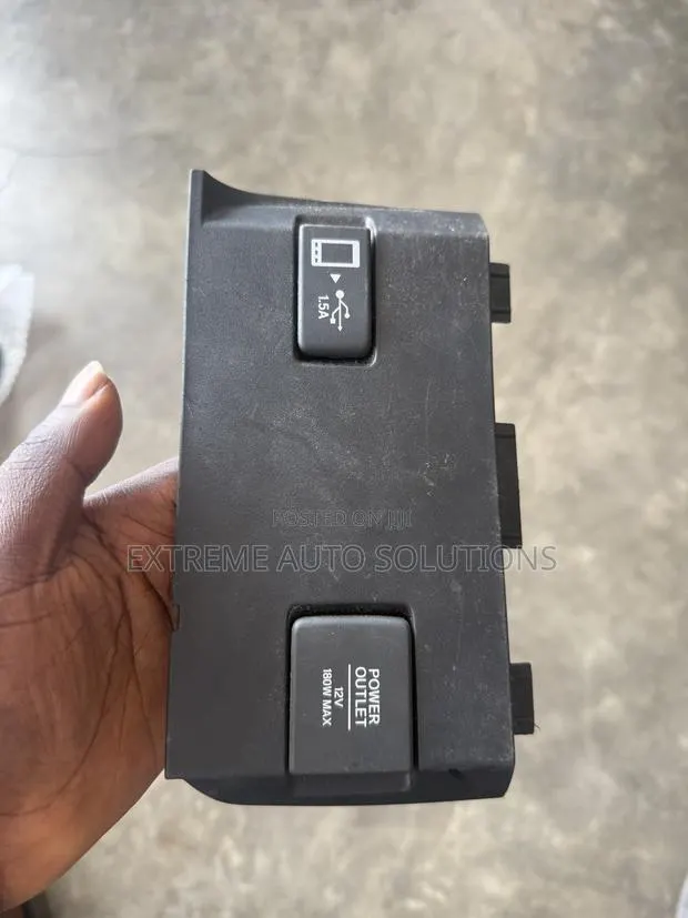 2017-20 Honda Civic Oem Center Console USB Power Outlet · Photo 1
