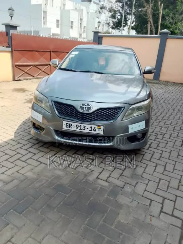 Toyota Camry 2011 Gray · Photo 1