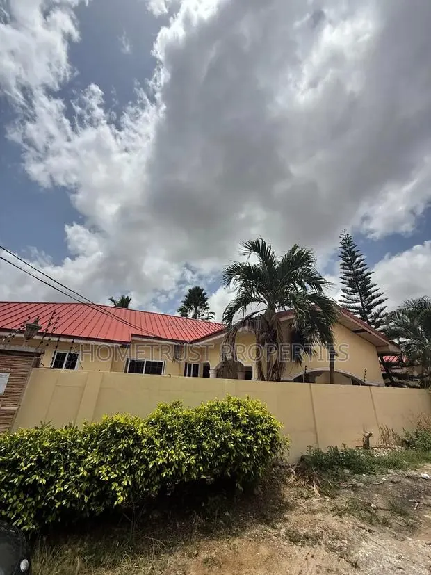 5bdrm House in East Legon Ogbojo, American House for sale · Photo 1