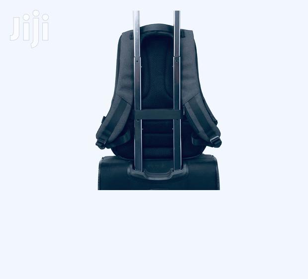 Promate Defender 16 Anti-Theft Backpack +USB Charging Port · Photo 3