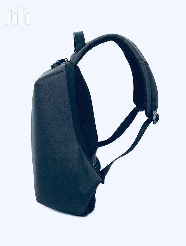 Promate Defender 16 Anti-Theft Backpack +USB Charging Port · Photo 2
