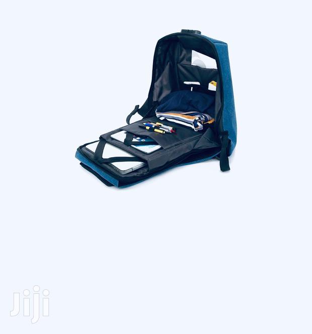 Promate Defender 16 Anti-Theft Backpack · Photo 3