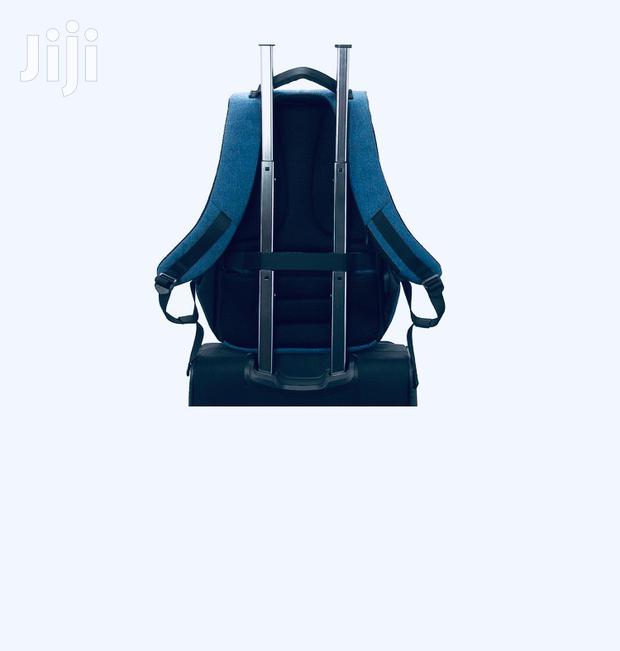 Promate Defender 16 Anti-Theft Backpack · Photo 4