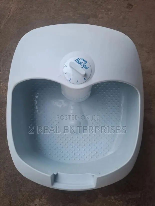 Clairol Electric Heated Foot Spa & Bubble Bath Massager · Photo 1