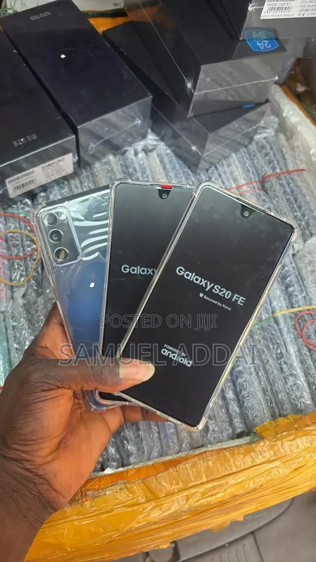 New Samsung Galaxy S20 FE 128 GB Black · Photo 1