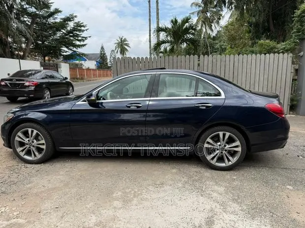 Mercedes-Benz C300 Base 4Matic Coupe AWD (2.0L 4cyl 7A) 2017 Blue · Photo 1