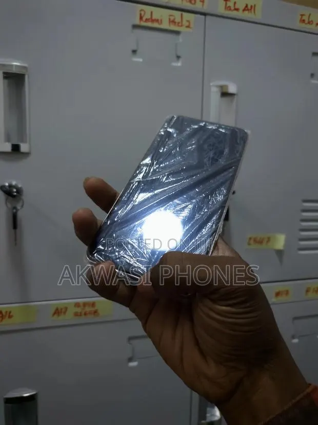 Oppo Reno 12 5G 256 GB Yellow · Photo 3
