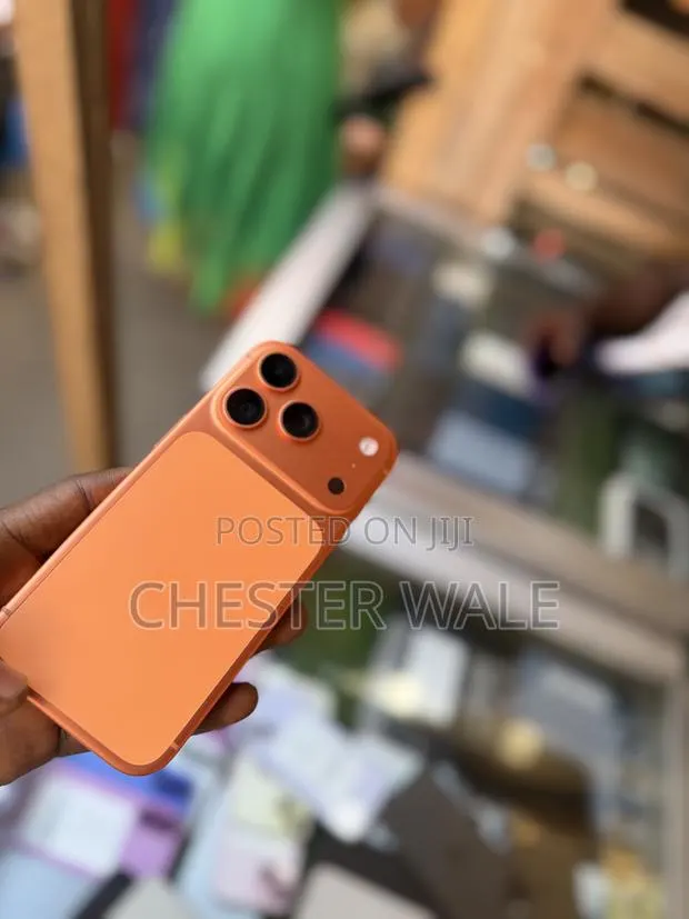 Apple iPhone 17 Pro 256 GB Orange · Photo 1