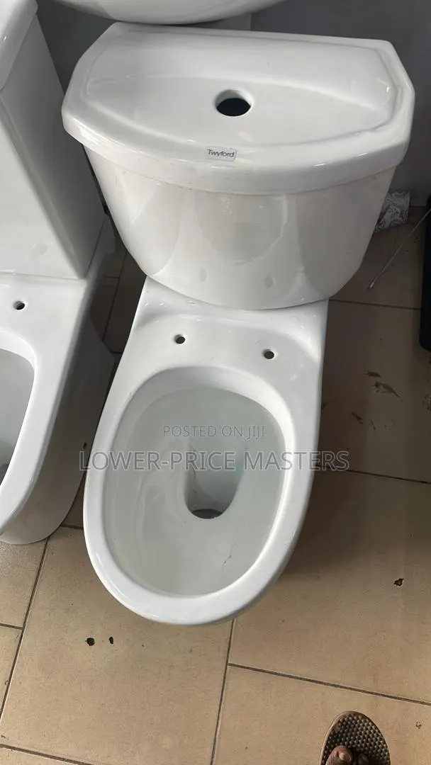 Twyford Big Tank Water Closet · Photo 1