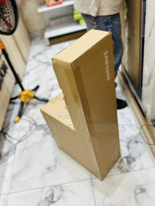 Authentic Sleek Black Soundbar Samsung B650d · Photo 1