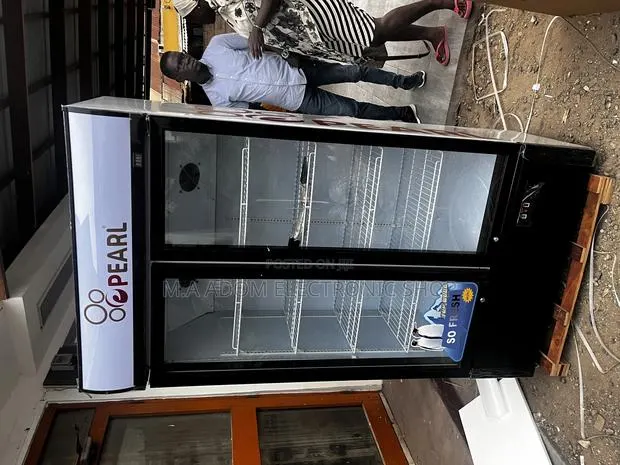 White Colour 600 Litres Pearl Display Fridge · Photo 1