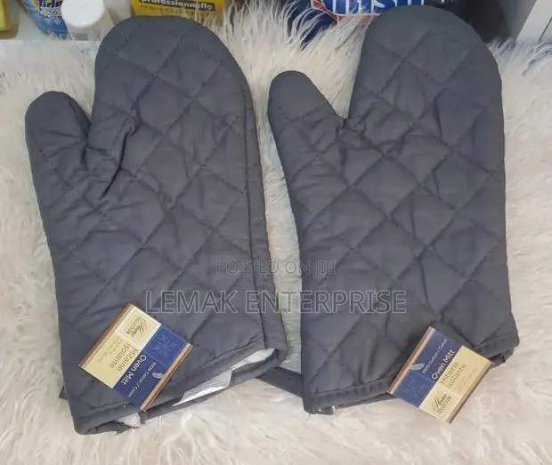 Home Collection Oven Mitts ("Mitaine Isolante") Made of 100% Cotton. · Photo 1