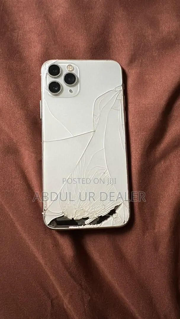Apple iPhone 11 Pro 64 GB White · Photo 1
