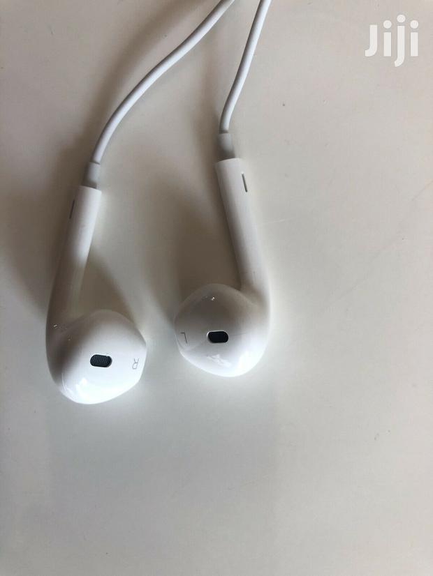 Apple Earhuds 3.5 Jack for iPhone Samsung and All Smart Fons · Photo 3