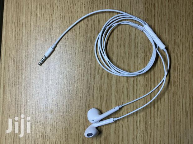 Apple Earhuds 3.5 Jack for iPhone Samsung and All Smart Fons · Photo 2