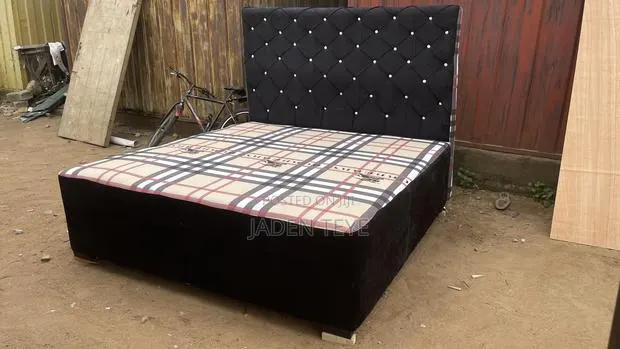 Unique Inbuilt Queen Size Bed · Photo 1