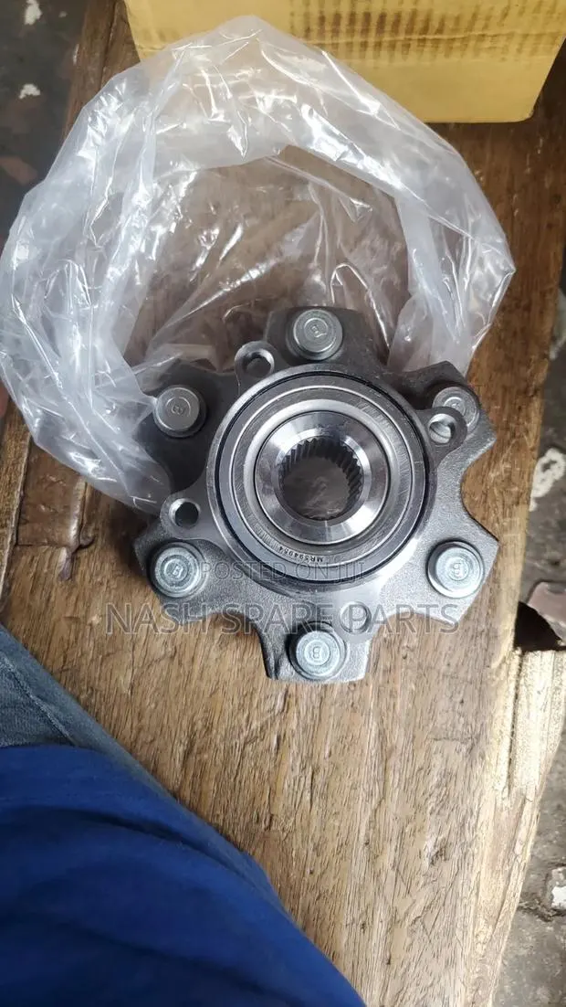 Pajero Front Hub Bearing ยท Photo 1