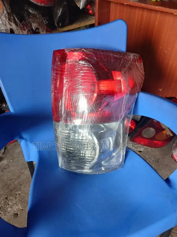 Tail Light Toyota Tundra 2010 Pair Available · Photo 1