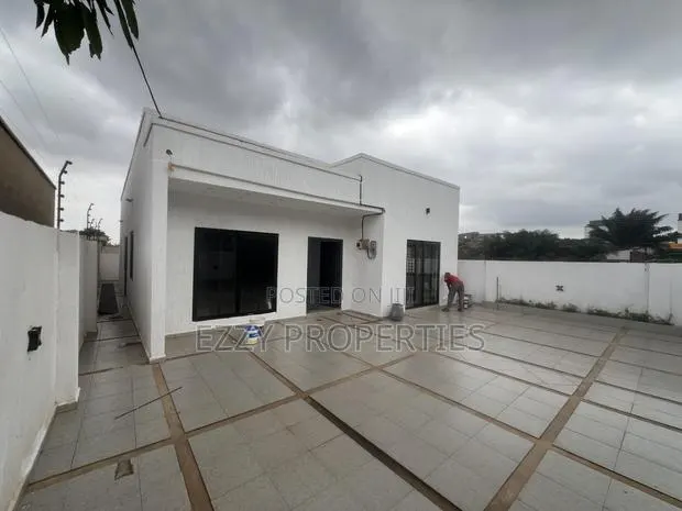 3bdrm Bungalow in Adenta Amrahia, Ga East Municipal for sale