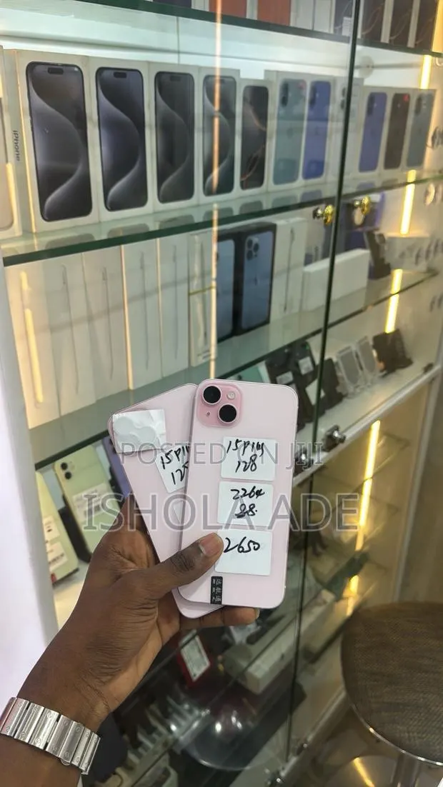 Apple iPhone 15 Plus 128 GB Pink · Photo 1