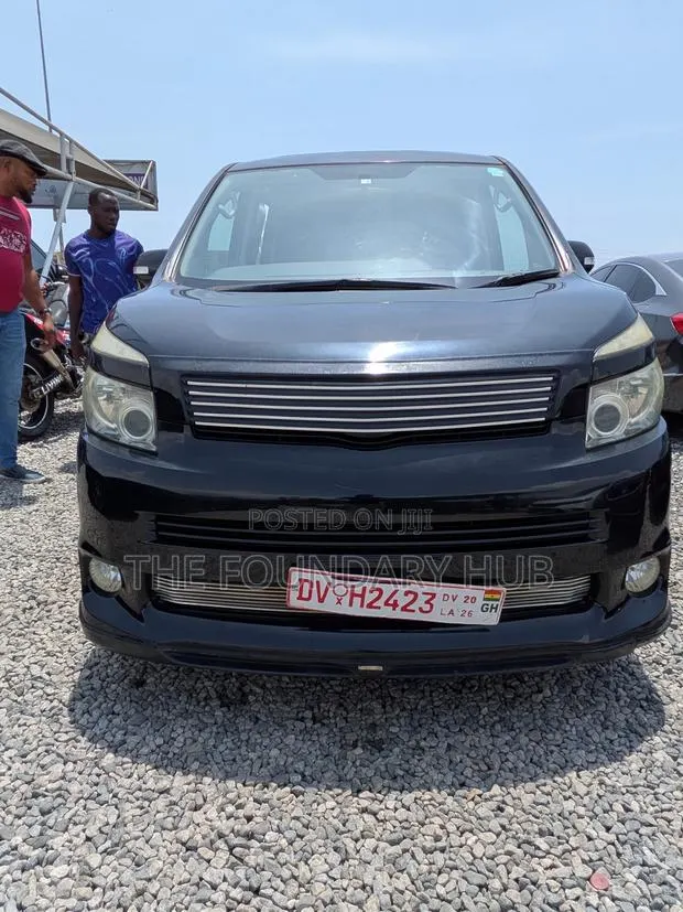 Toyota Voxy X 4WD 8-Seater 2010 Black · Photo 1