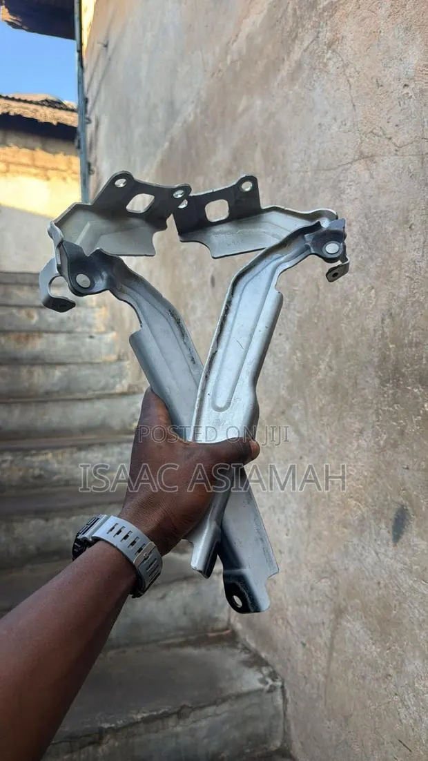Mitsubishi Outlander 2022,2023,2024,2025 Bonnet Hinges / Inches · Photo 1