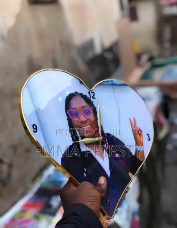 Apple Picture Frame For You And Love Ones · Photo 1